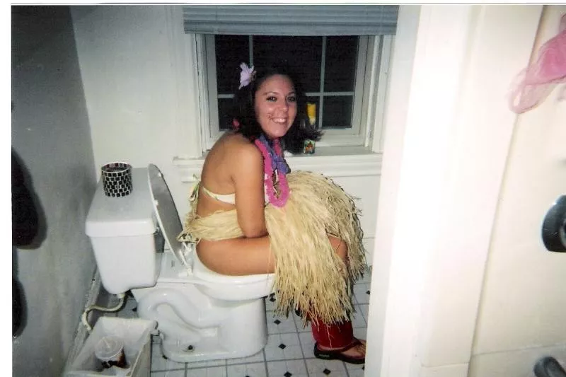 A [Luau] Party Pooper posted by CatpainTpyos