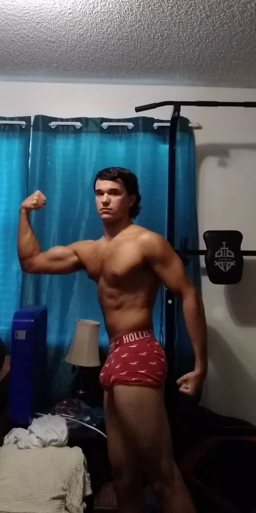 a more subtle bulge. dm open. by Heapass365