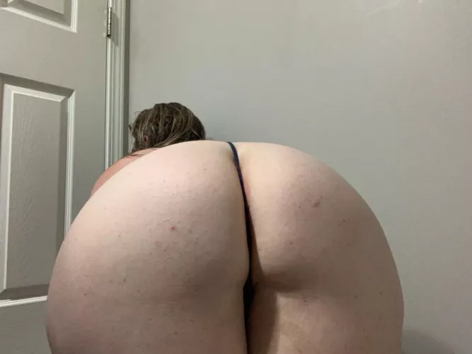 A new day, a new booty pic of the wife ;) happy humpday! by Canadianguy0690