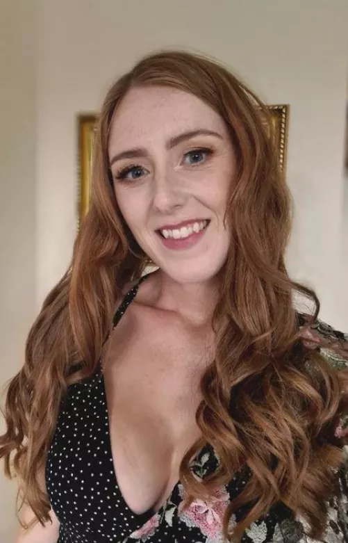 a new queen 😇 by IxMayCry