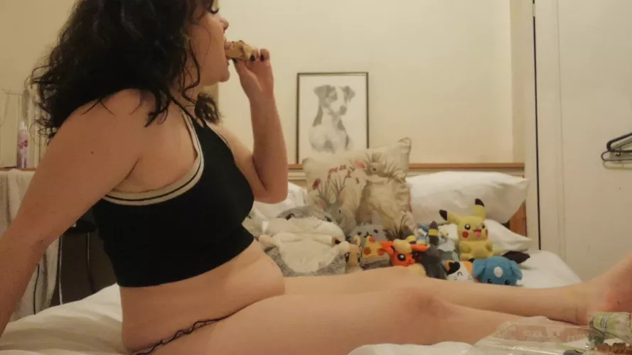 A nice well deserved snack today 🐷 do you think I should eat more? by Squishy-Boo