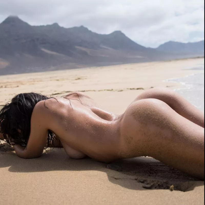 A photographer’s dream beach posted by CaesarSeizure