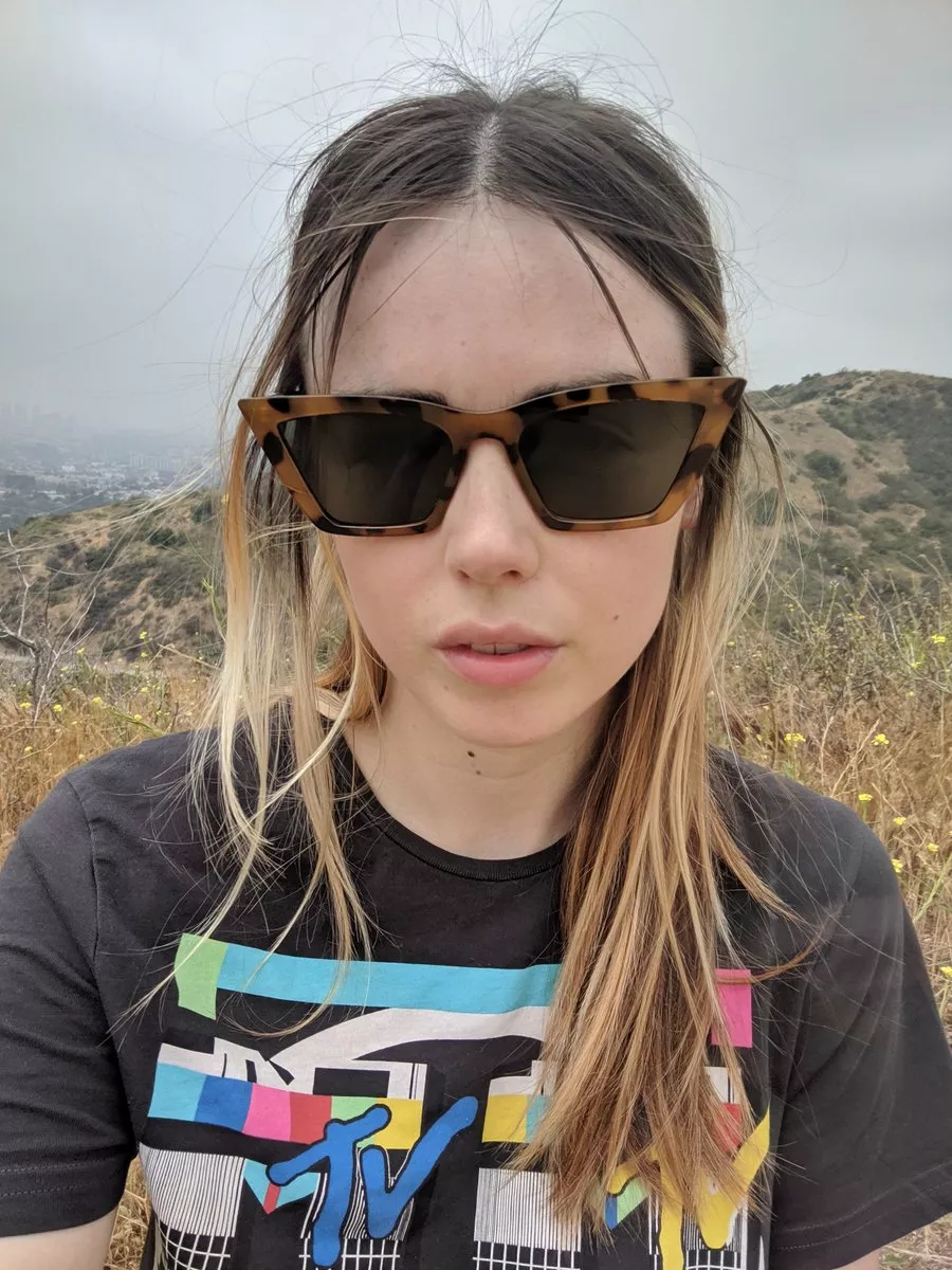 A picture of Her not hiking. posted by Sid_00