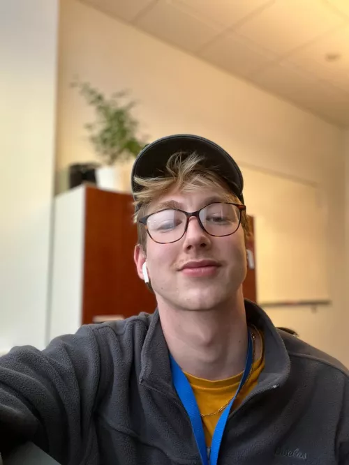 A quick break from work by codyman2