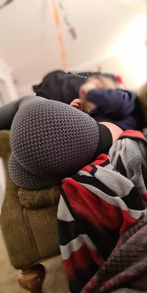 A quick post of me in one of my new favorite pairs of leggings (: by iloveasssomuch228