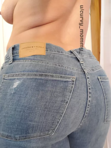 A quick selfie in my Luckys by curvy_mommy_