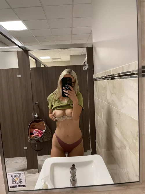 A REAL MILF. . . by noface-housewife