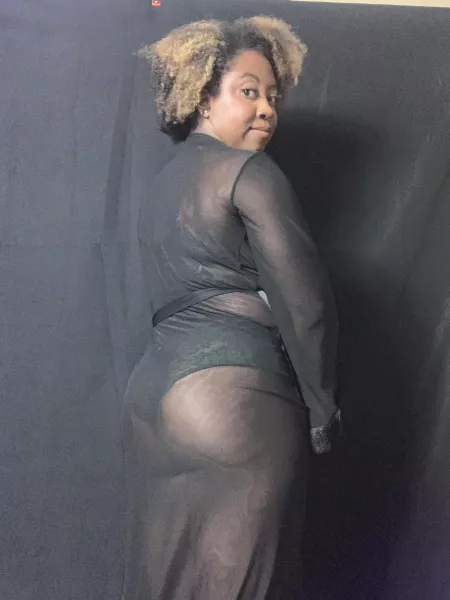 A sexy lil mystery 😉 by Queensemira