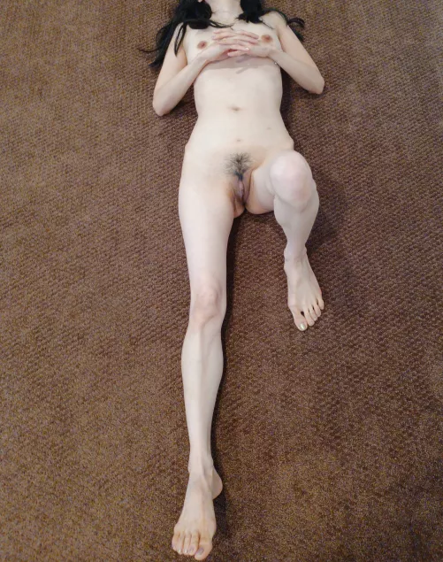 A simple yet elegant pose on the carpet (F) [OC] by jay28nyc