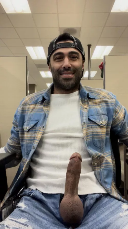 A smile for you on this Monday morning. by OkReflection8467