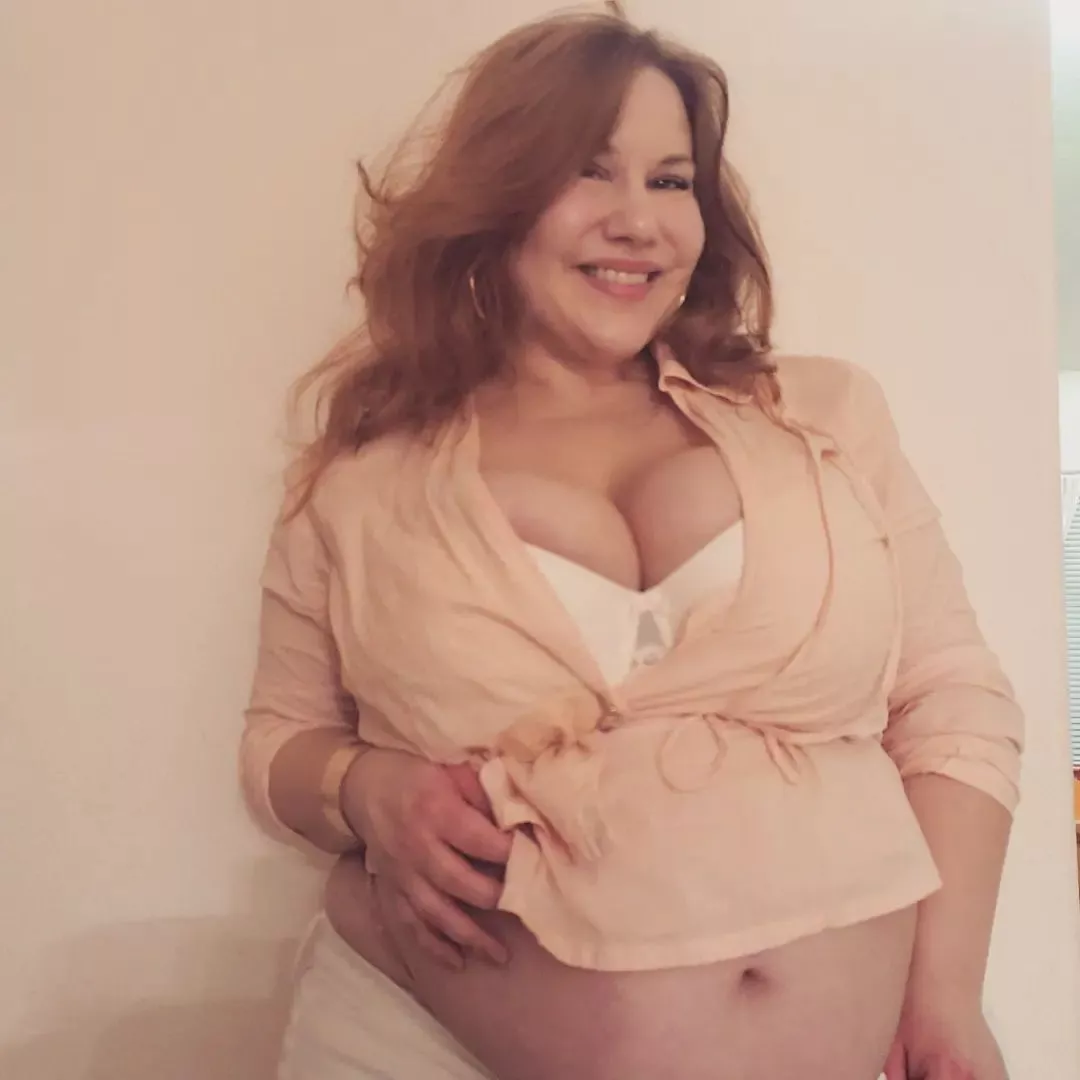 A Snack that likes Snacks🍑 posted by FeedHerGood