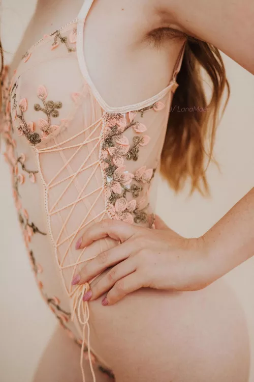 A sneaky peek at my hairy pits! 💓🥰 by LanaMaee