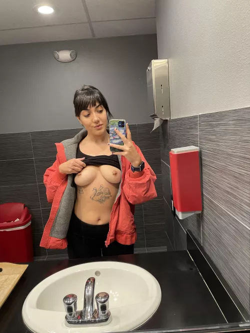 a sneaky tiddie pic for u by onlynikki111