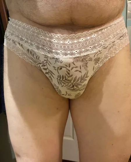 A sort of Victorian print with lacy trim by anglo_sexon