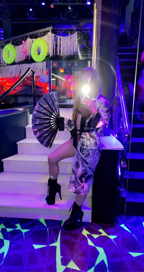 A stripper, but make her classy [OP] by angelrayss