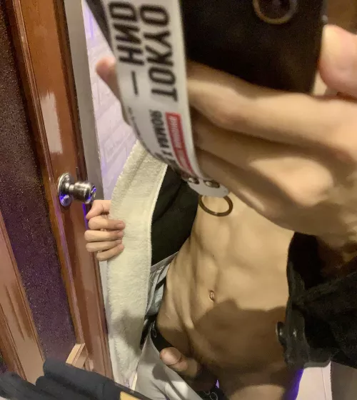 A twink with his little friend 😈 by Glad_Organization_52