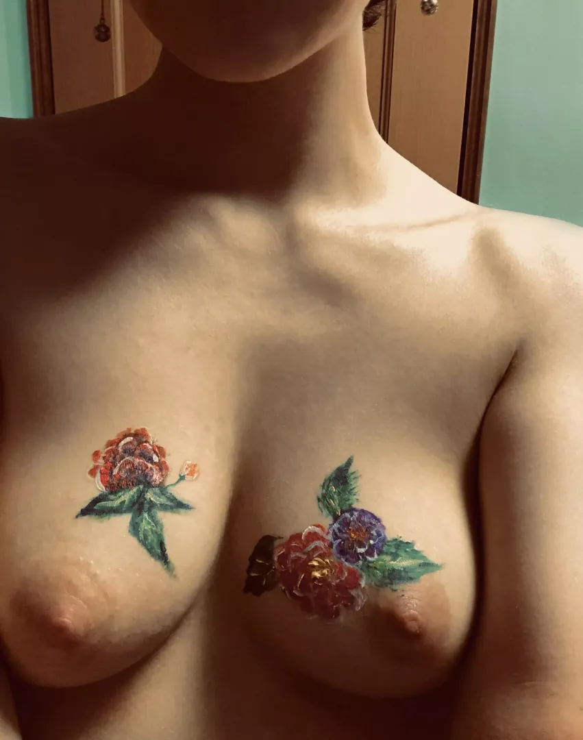 A very simple piece I did a while ago but I think it turned out pretty ☺️ posted by AnnaJoy2299