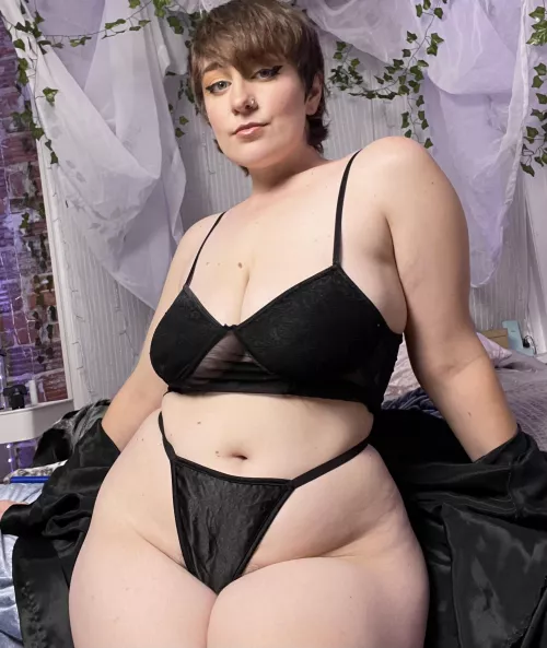 A wild curvy boi has appeared! by bb_bull