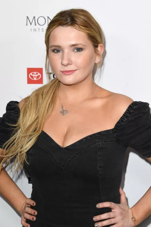Abigail Breslin by Serling45