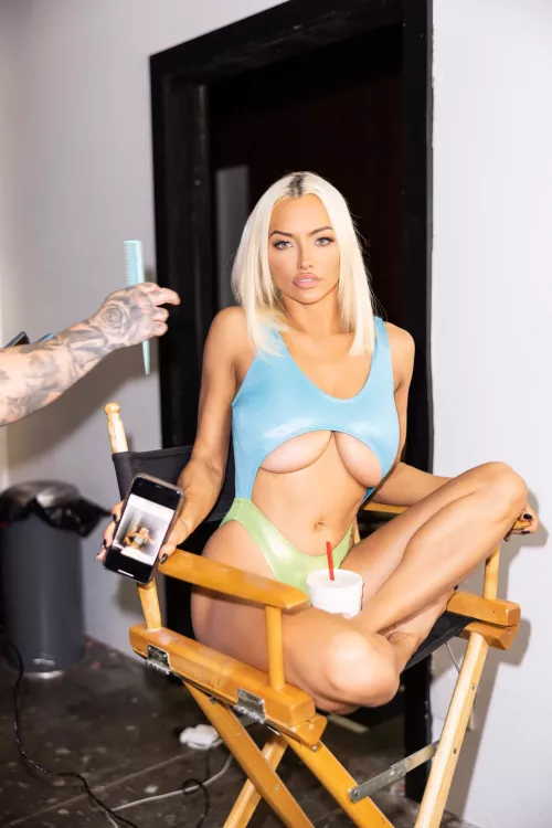 About as big as your head by Stratusfactiontime