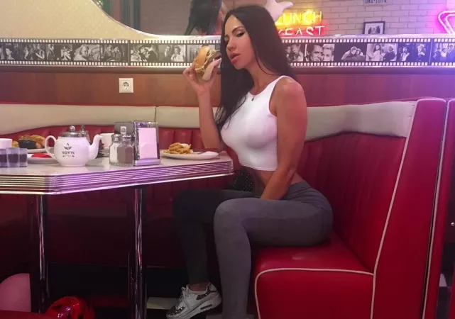 About to get involved in a burger by poogramsupervisor