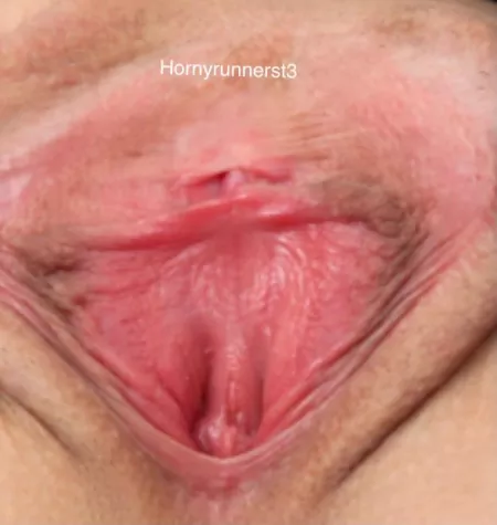 About to slide inside my girl’s tight pussy for some Sunday morning sex 🍆💦 by hornyrunnerst3