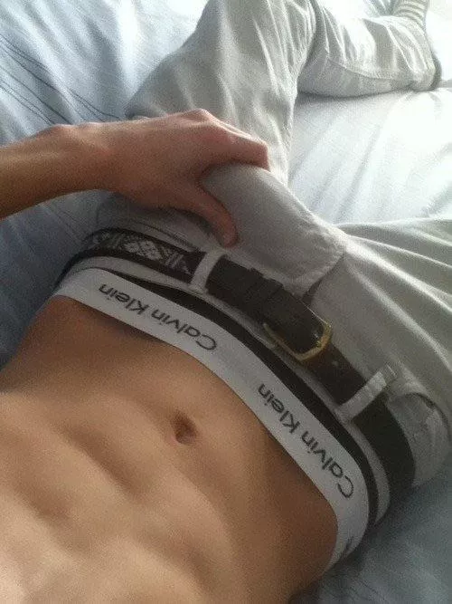 Abs and a growing yet soft monster 🐴🍆😍 unwrap my morning monster? posted by MonsterCock_21