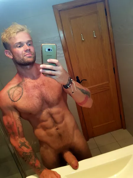 abs in the mirror looks better than in real :) who knows same problem? by mynastystory