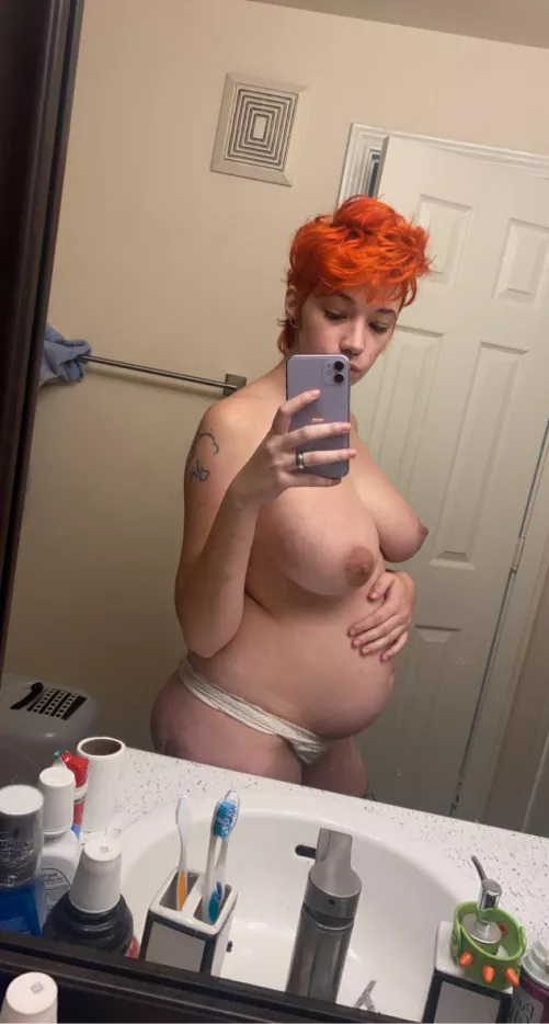 Absolutely loving my bump! Sc: boobeahr by SeaArcher2164