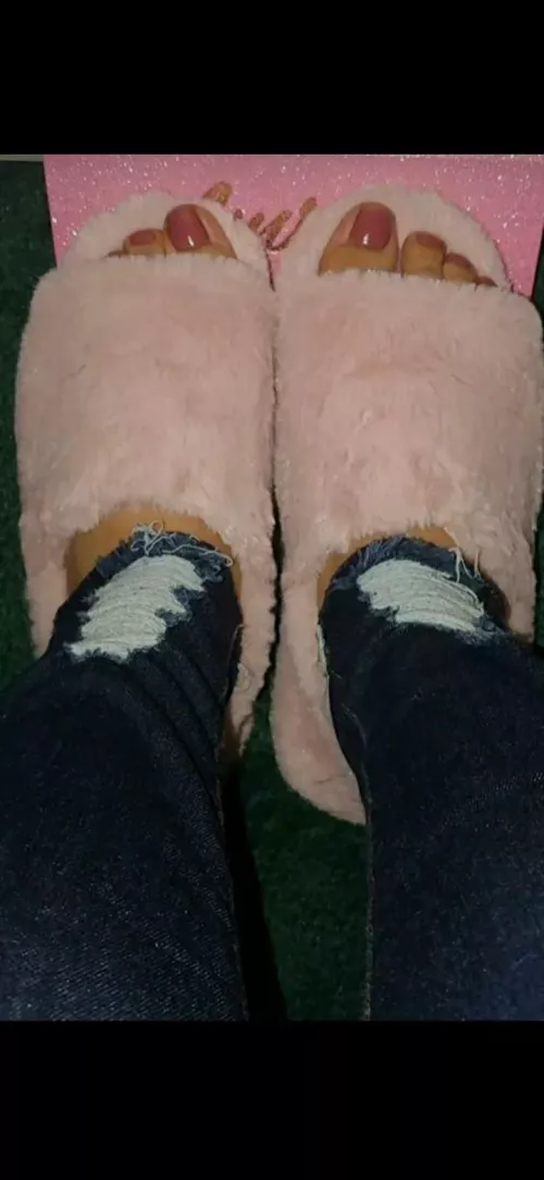 Absolutely stunning feet by rigbyisagoat