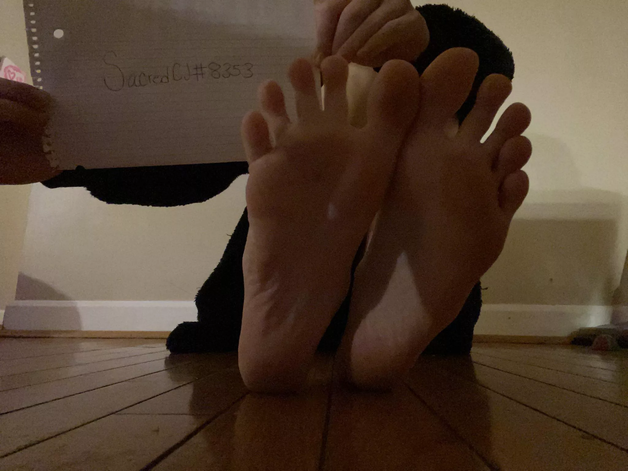 Add me on discord If ya wanna game, might even show off my feet if we 🏆 ✌ 💪 posted by OutsideLiving7097