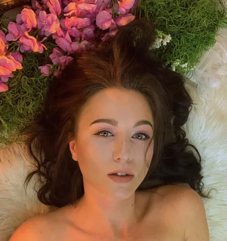 Adorable little artsy gal 🎨 by moonymelt