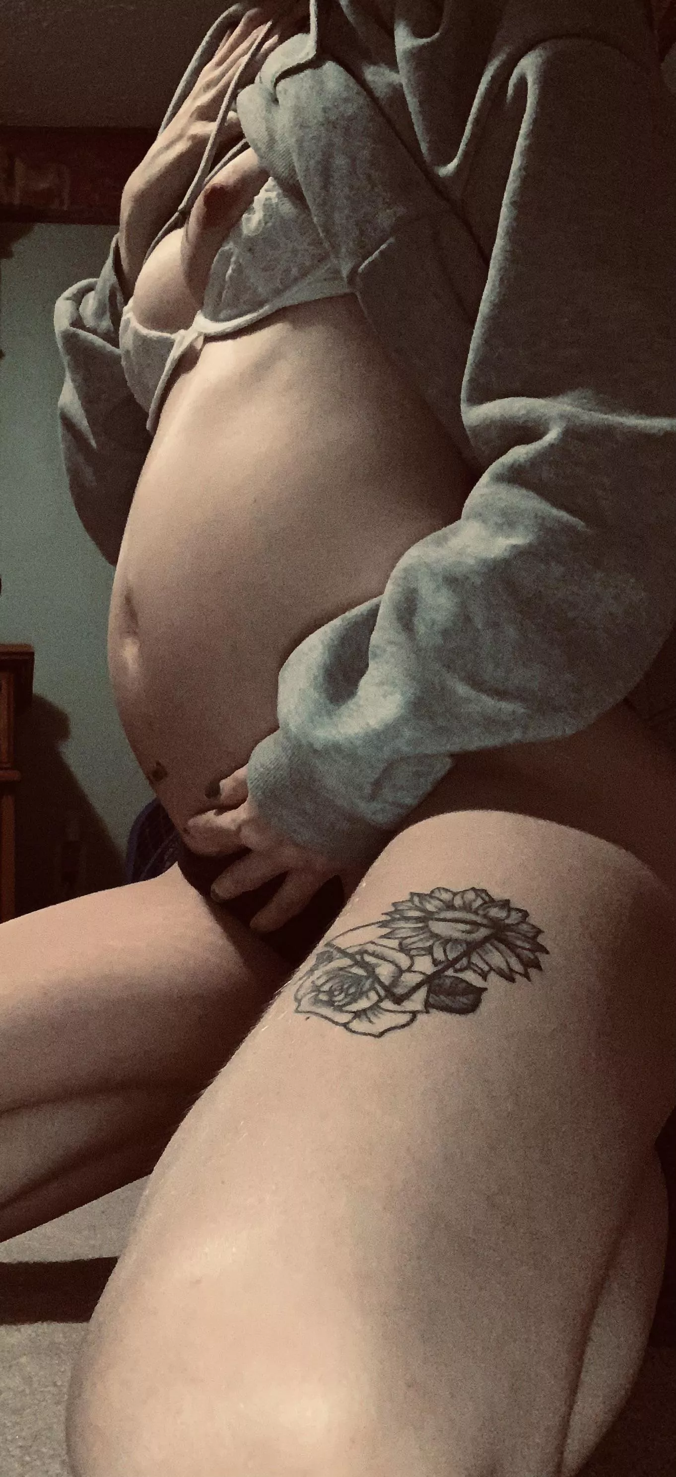 Adoring over my own body 🥰😈 posted by Icexqueen22