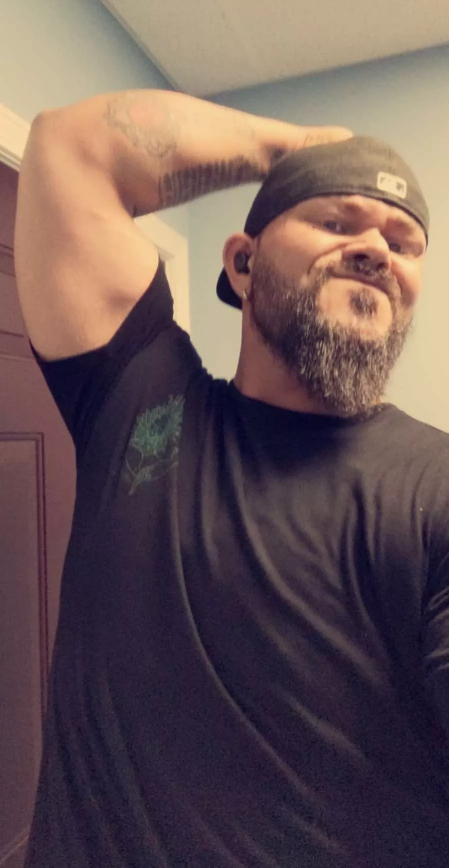 After a 900lbs Conan's wheel carry my back and dick need rubbed down, who's up for the challenge? 😈😉 posted by teddybiggs