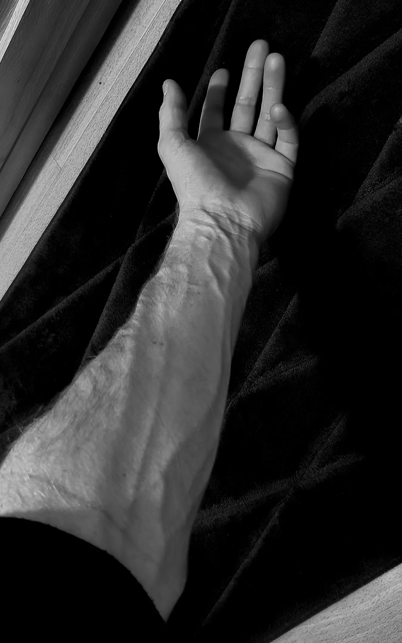 After a day's work of lifting heavy crates 👀 posted by jasperxc