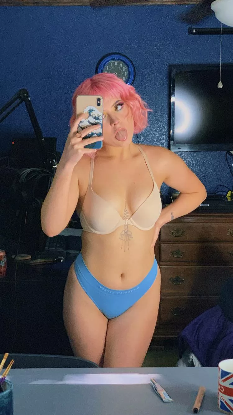 After all this time, I’m still into you [x-post /r/emogirls] posted by 10058704