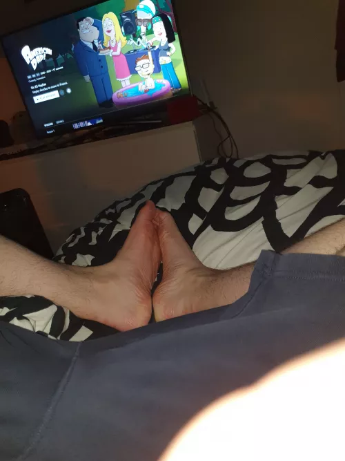 After an 11 hour shift followed by a gym session I would really like to have a guy massaging my feet by Bisexual_Brat98