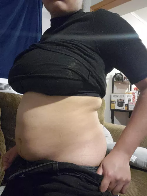 After eating a large pizza by myself by xxHoneyBee7