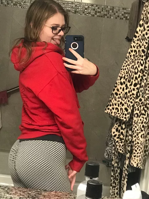 After much persuasion I finally got the Tik Tok leggings.. should I keep them? by fruityp3bblz