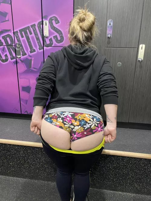 After my workout, I think my booty got hungry 🤤 by Snmd1519