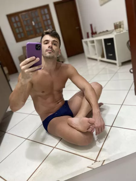 After running, feeling my toes and feets hurting. Best sensation is taking off the tennis. by italofassin