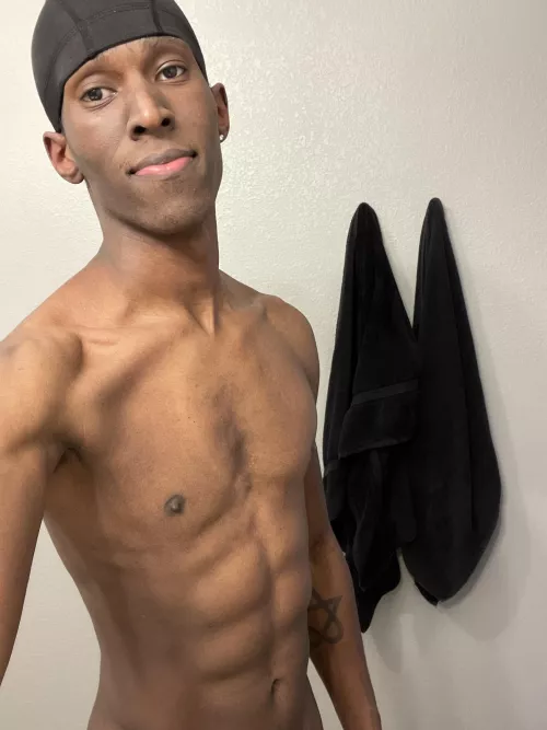 After shower selfie. 32M bottom. Add me on snapchat twolegit2sith by kansasgaymer