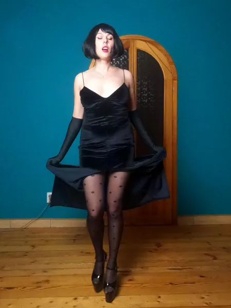 Ah, polka dots 💃 [OC] by Niamh_Satie