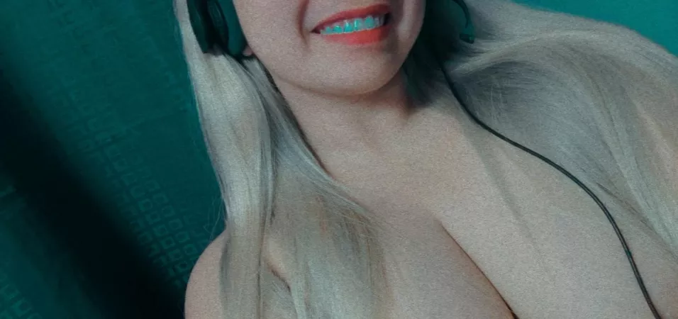 Ah, the perks of a W(F)H setup. by hoeofsunshine