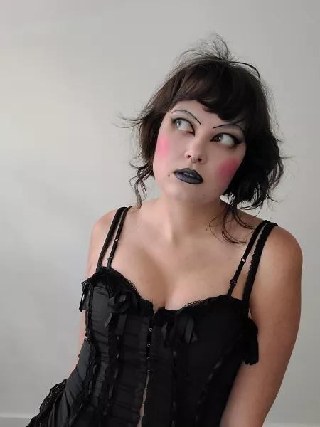 Ah yes 2 of my favorite things, dramatic makeup and being a sexy bitch by catstronomical