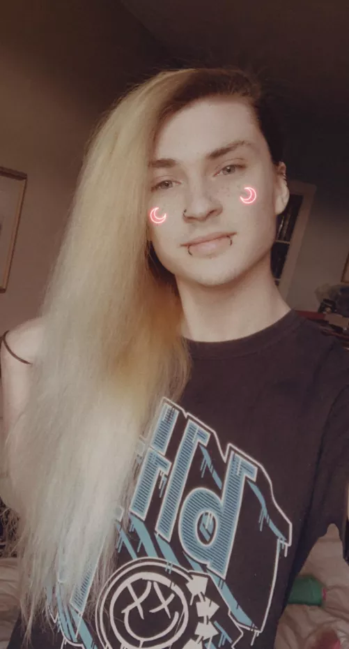 Ahhh I’ve been on Reddit for a year now! Thanks to all the follows and interactions I’ve gotten over the last year. (Here is an older photo of me to celebrate >.<) by girlyboy_owo