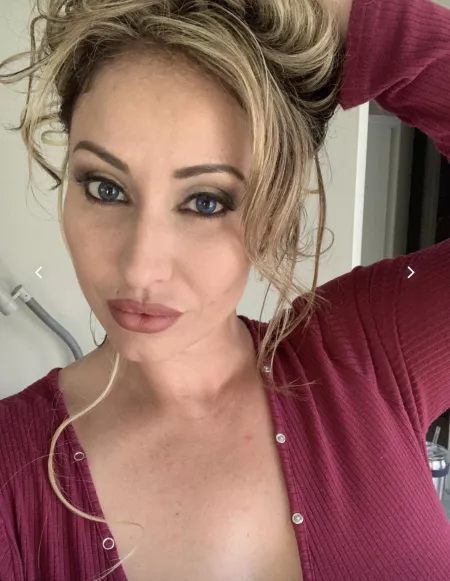 Ain’t no nude but damm she fine💯 by GsP0t729