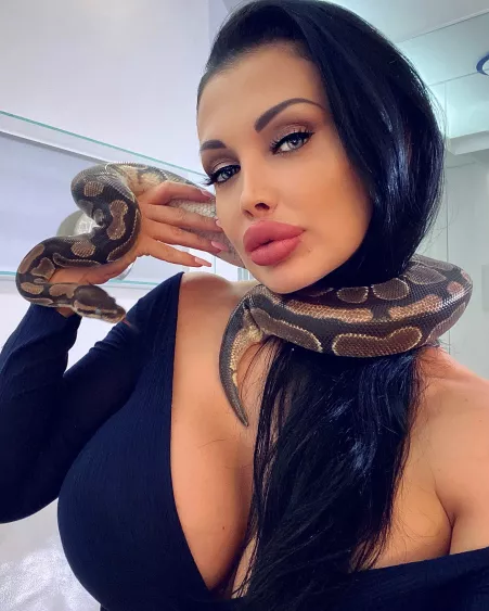 Aletta Strangled by Lowietski