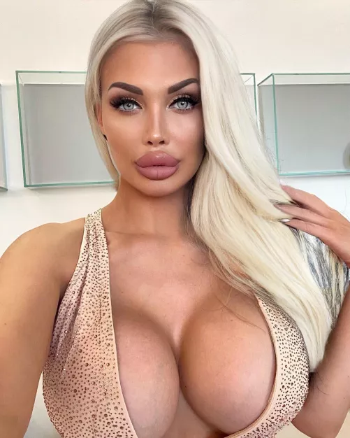 Aletta would be an even truer bimbo blonde by Mundane_Economist