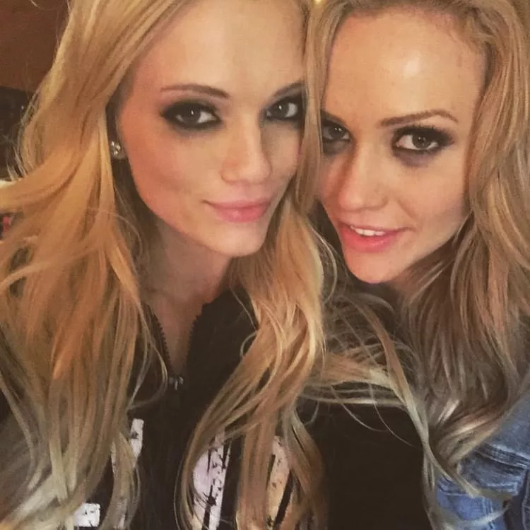 Alex Gray and Mia Malkova posted by throwawaycatallus